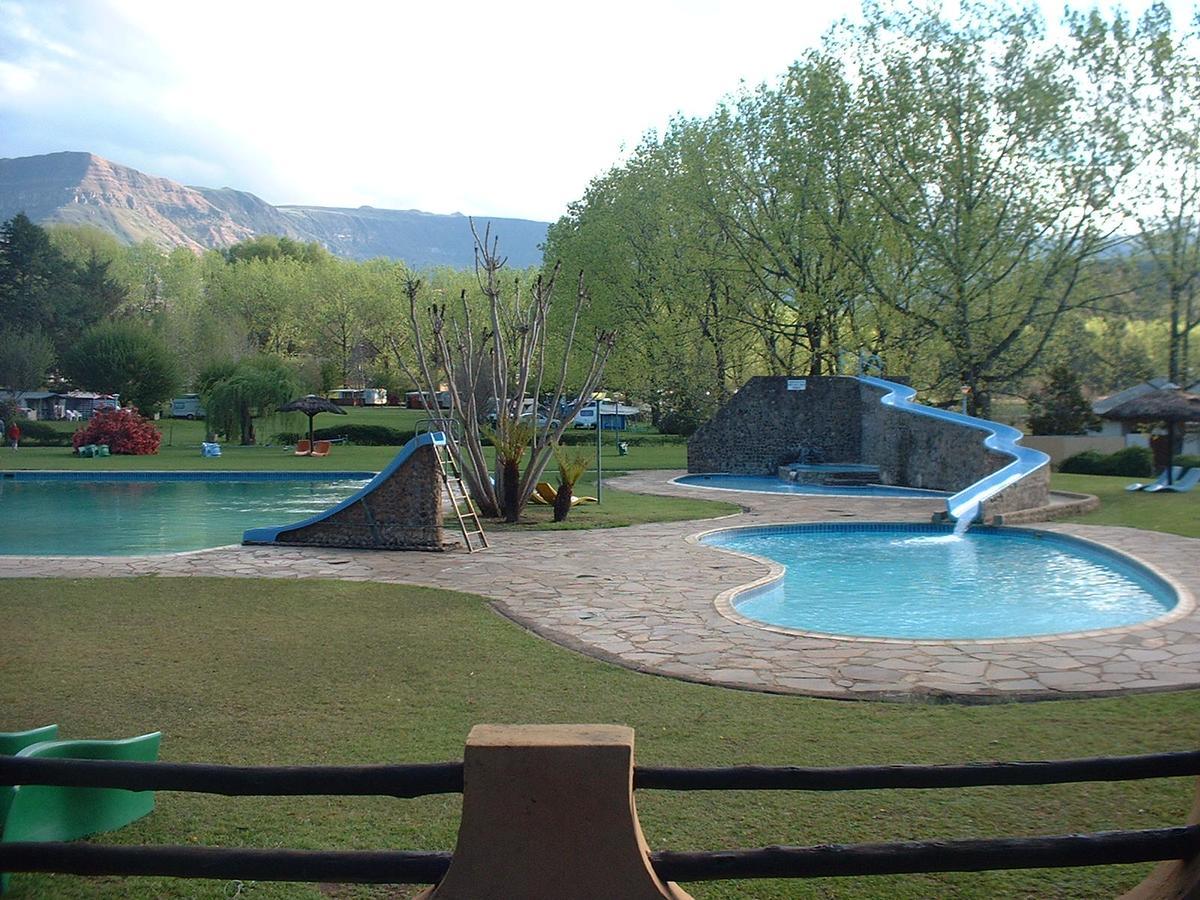 Dragon Peaks Mountain Resort Champagne Valley Exterior photo
